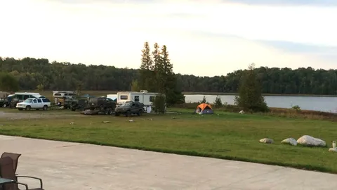 20/30 amp Deluxe Inland Lake RV Site — image 1 of 1