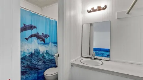 Lake View Room #6 — image 4 of 4
