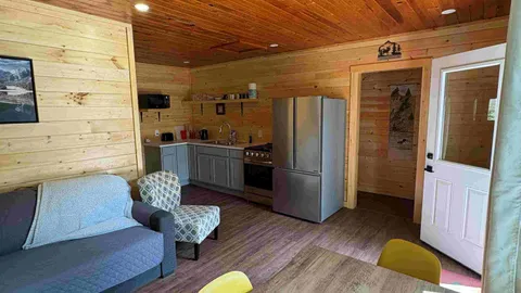 Three bedroom cabin — image 2 of 2