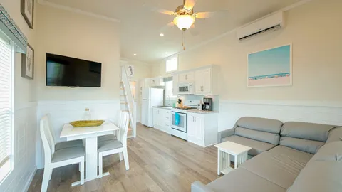 Carolina Cottage 2 Bedroom w/ Fireplace Porch — image 12 of 12