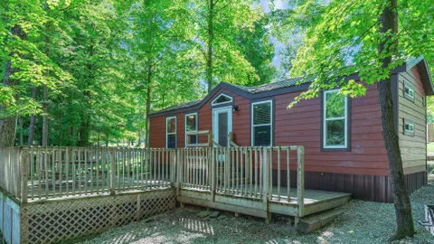 Yogi Bear™ Cabin — image 1 of 9