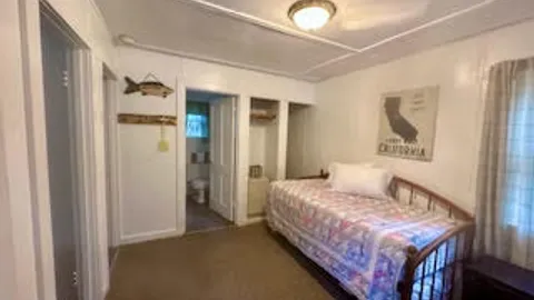 Cabin 7 (1 Bedroom 1 Bath) — Family Cabin — image 6 of 6
