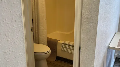 Double Queen Room — image 2 of 8