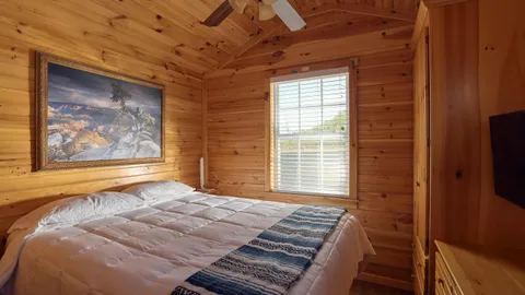 Mountainview One Bedroom Cottage — image 2 of 7
