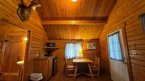 2 Room Lakefront Cottage — image 12 of 12