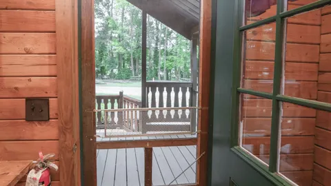 Barebones Cabin — image 10 of 10