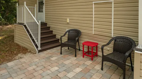 Standard Cottage Rental 2 Bedroom — image 2 of 11