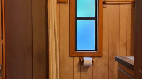 Riverside Village: One Bedroom Cabin, with Bunks (Riverview) — image 8 of 8