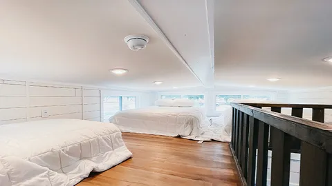 Firewheel Cabin — image 2 of 9