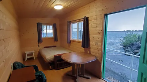 Cabin — image 2 of 4