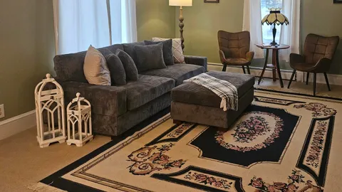 Farmhouse — image 2 of 10