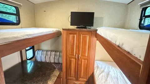 Deluxe Bunkhouse Fifth Wheel Rental #21 — image 2 of 6