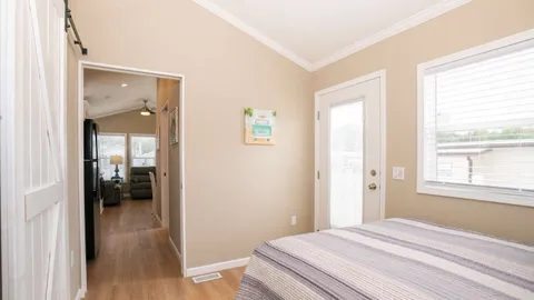 Standard Rental 1 Bedroom — image 2 of 13