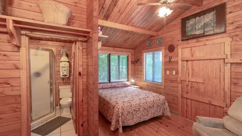 Deluxe Log Cabin — image 10 of 10