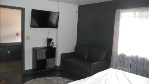 The Lodge Motel Rooms — image 5 of 5