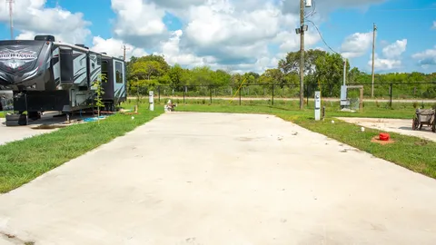 30/50 AMP - XL RV Site — image 1 of 3