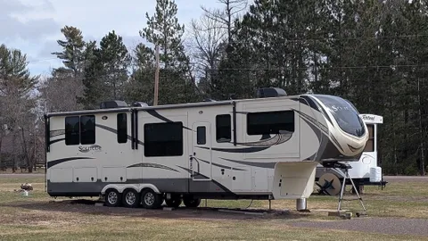Deluxe Full Hookup RV Site — image 2 of 10