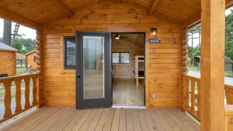 Premium Cabin — image 2 of 10