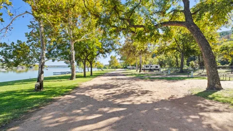 30/50 Amp Waterfront RV Site — image 6 of 6