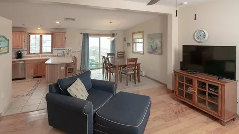 Beach House 4 Bedroom 3 Bath — image 17 of 17
