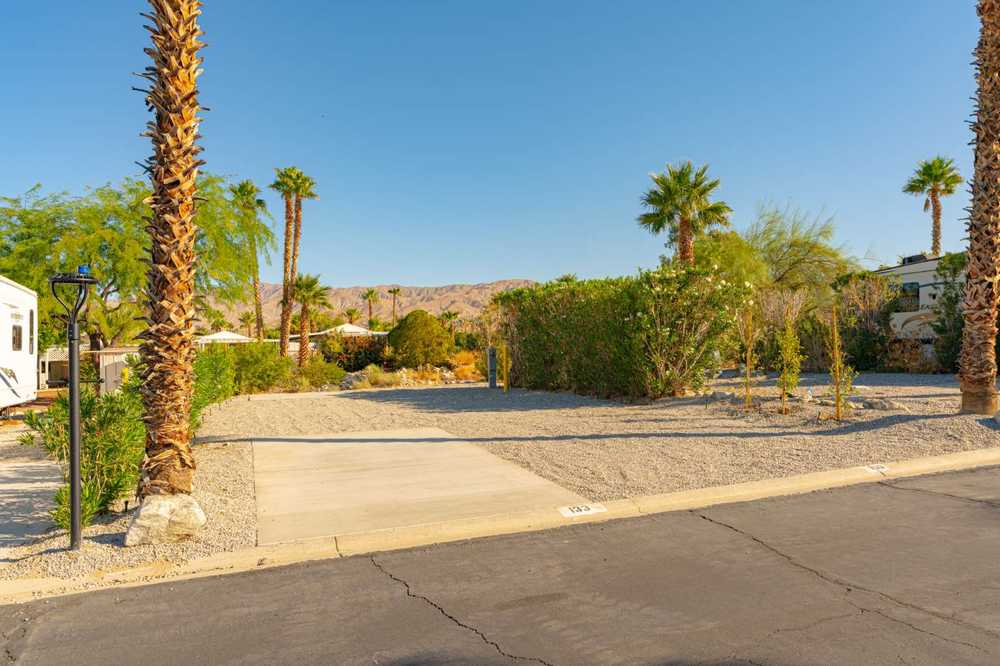 Deluxe Full Hookup RV Site