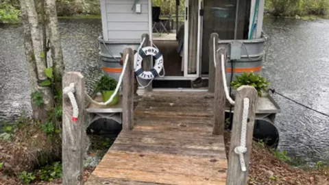 House Boat — image 1 of 1