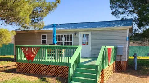 Mountainview Two Bedroom Cottage — image 1 of 1