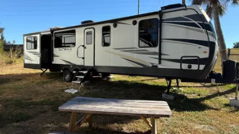 Glamping RV — image 1 of 1