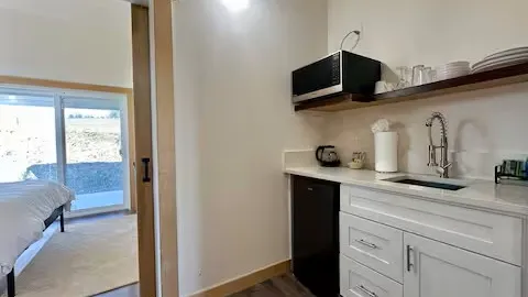 Cottage Rental - C4 — image 2 of 10
