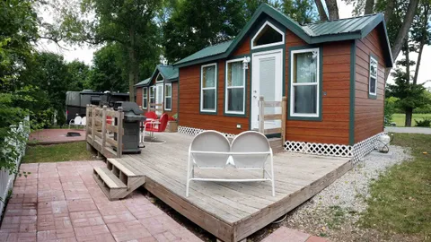 DELUXE CABIN NORTH LAKE — image 7 of 7