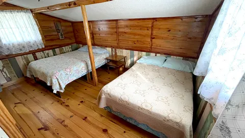 Cabin 05 — image 2 of 12