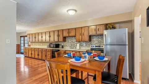 Clover House — image 2 of 8