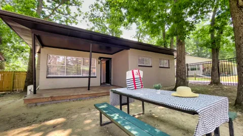2 Bedroom Cottage — image 2 of 5
