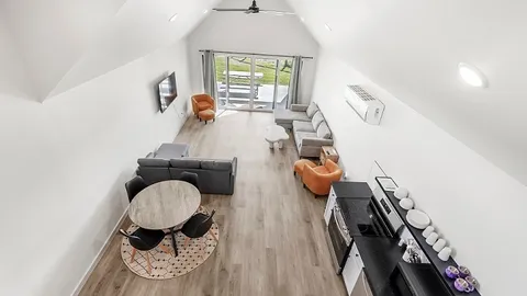 Cabins — image 2 of 12