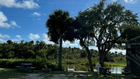 Premium Canal Front — image 1 of 7