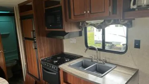 Trailrunner RV Rental — image 2 of 7