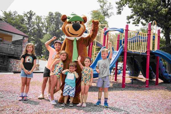 YOGI BEAR™ BIRTHDAY BASH! WEEKEND