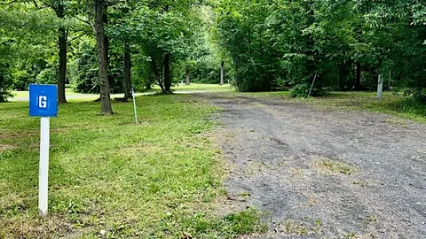 30 Amp full hookup Pull through RV site — image 1 of 1