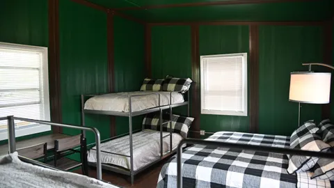 Green Cabins — image 13 of 13