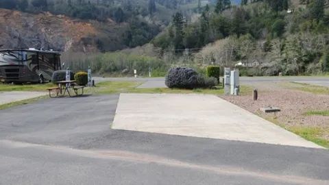 Deluxe RV Site — image 2 of 5