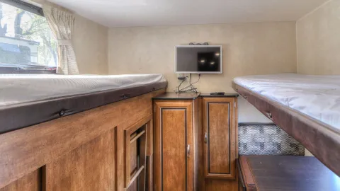 RV Rentals - RV 70 Papa's Hideaway — image 16 of 16