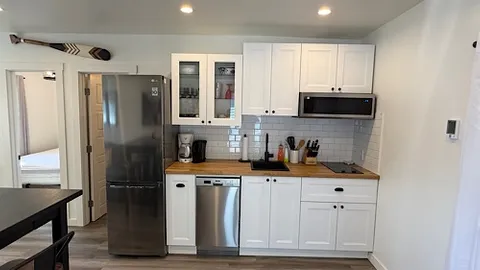 Renovated Beachfront Cabin B — image 2 of 8