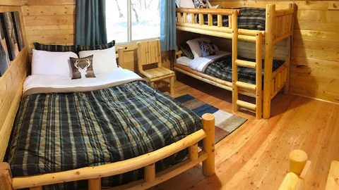Whitetail Cabin — image 2 of 8
