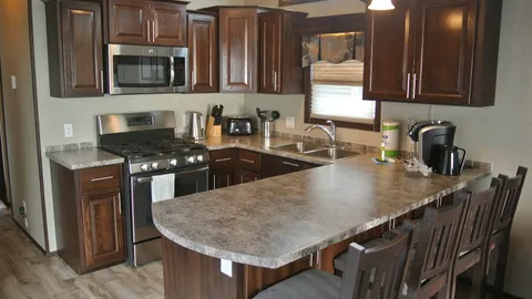 Luxury Lakefront Cottage 2 Bedroom — image 8 of 8