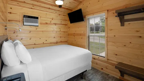 Premium Cottage 1 Bedroom-Accessible — image 2 of 9