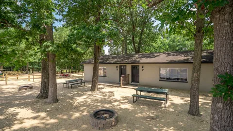 1 Bedroom Cottage — image 2 of 5