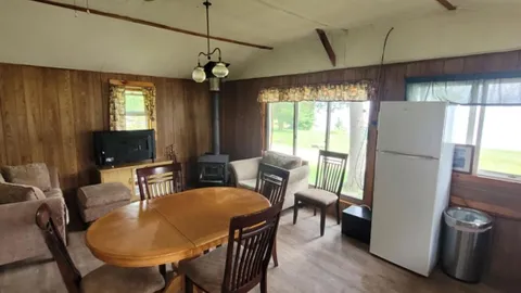 Cabin #4 - Deluxe 2 Bedroom Lakefront Cabin w/ 2 Doubles, 1 Single, and 1 Bunk — image 21 of 21