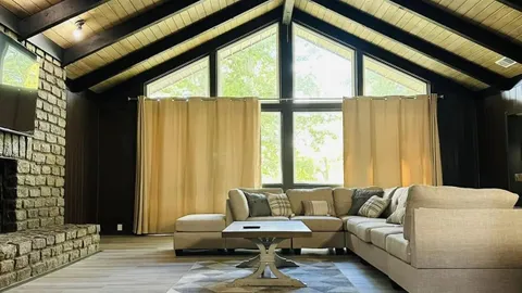 The Lodge — image 2 of 6