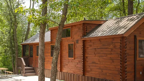 Deluxe Canal Cottage — image 1 of 7