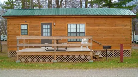 Deluxe Cabin w/Loft — image 1 of 5